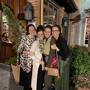 Meet your Posher, Hayley